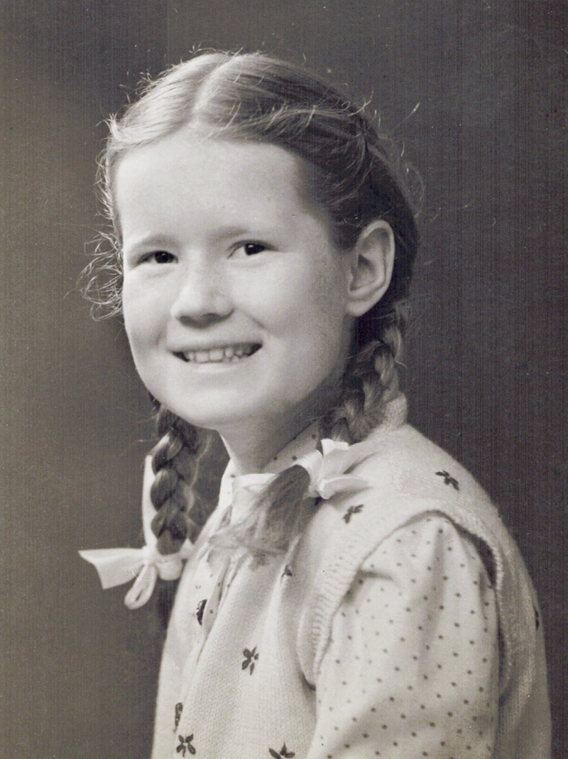 Gillian Clezy circa 1945